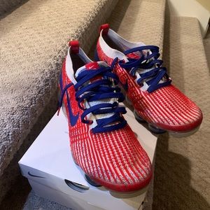 These are the USA flyknit vavopmaxes. Worn 3 times.